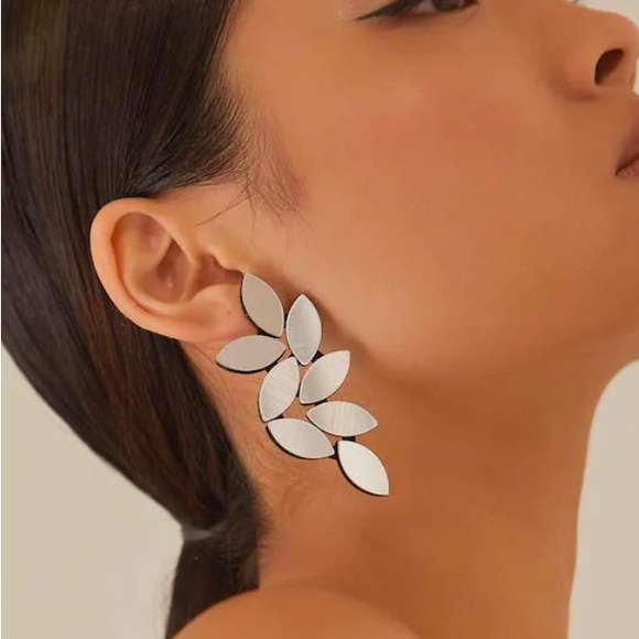 Iskin Sisters Jewelry - ISKIN SISTERS- KATE LARGE SILVER LEAVES EARRINGS